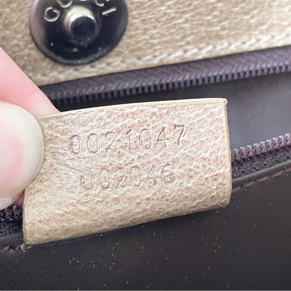 ❤️SOLD❤️Gucci tan leather embossed logo minimalist shoulder bag - Picture 12 of 12